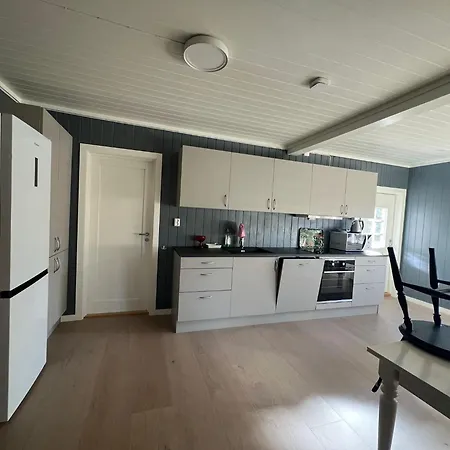 Hus Nær Butikk, Sentrum&rekreasjon Feriehus